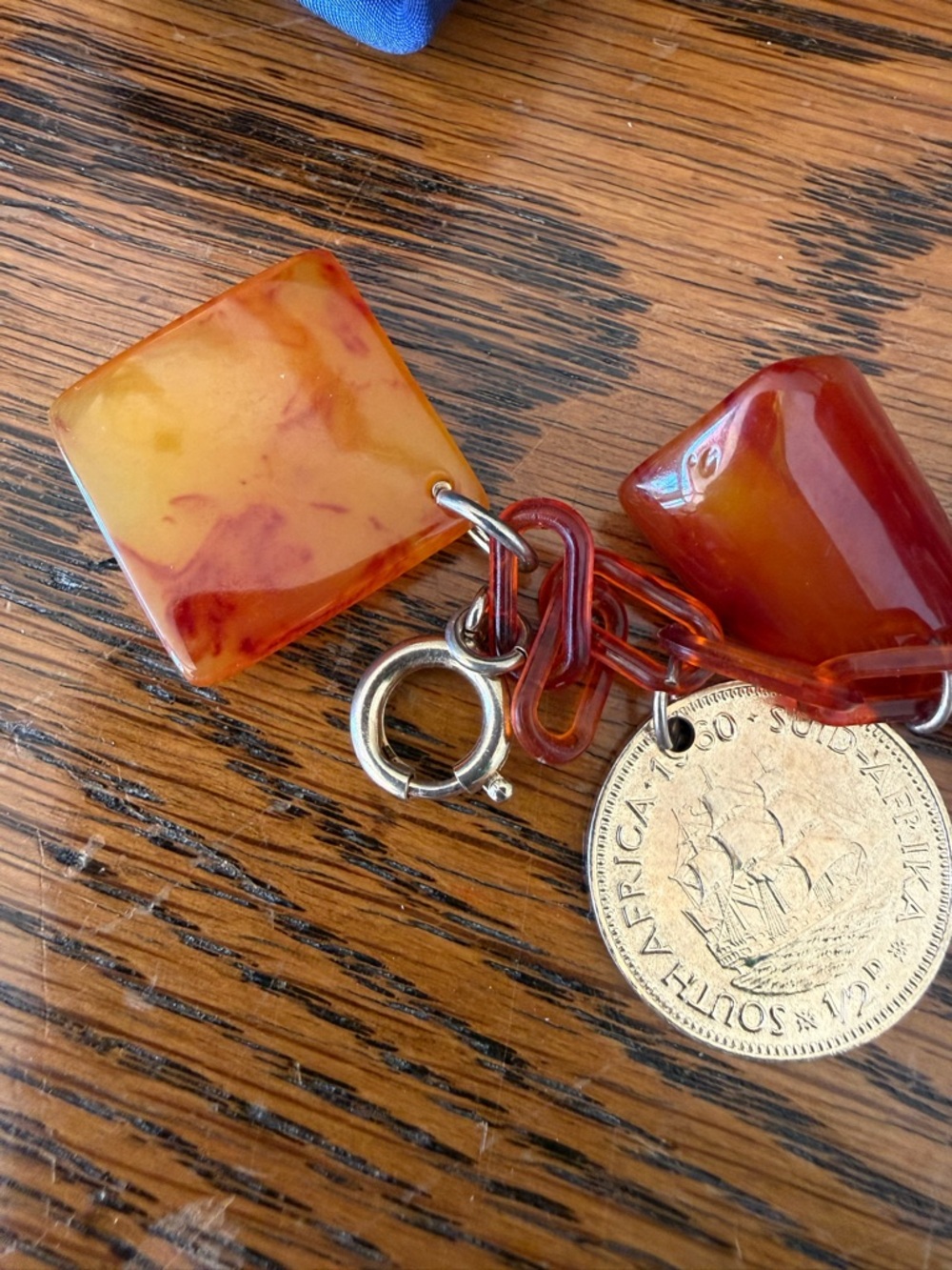 Vintage lucite?  Coin Pendant Necklace - Women Jewelry amber color - Picture 7 of 13